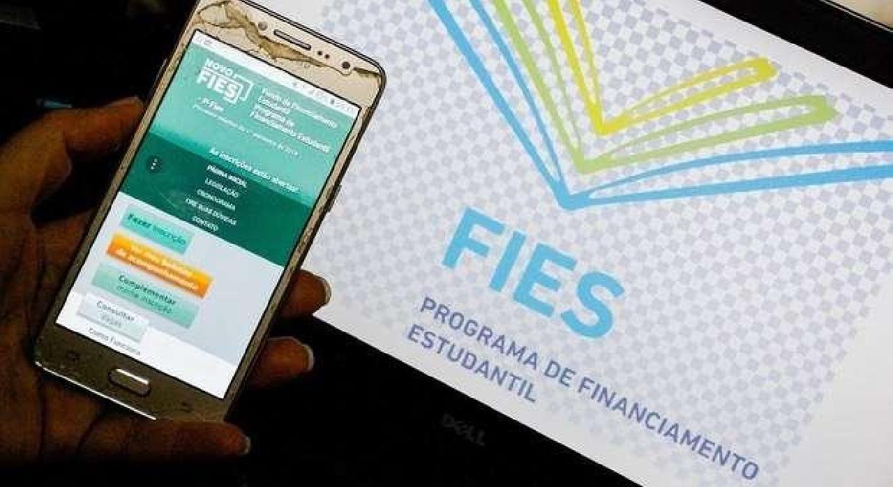 LISTA DE ESPERA DO FIES É AUTOMÁTICA E ESTUDANTES DEVEM FICAR ATENTOS