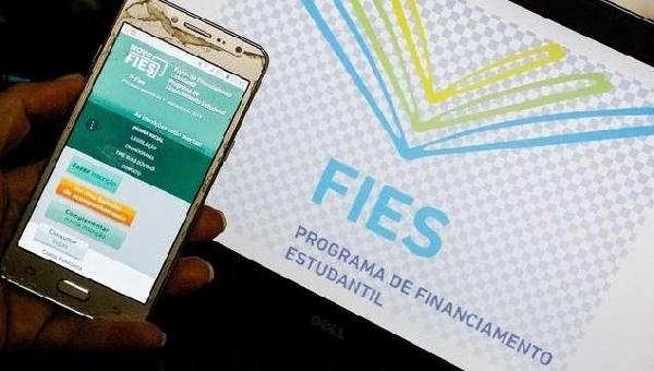 LISTA DE ESPERA DO FIES É AUTOMÁTICA E ESTUDANTES DEVEM FICAR ATENTOS