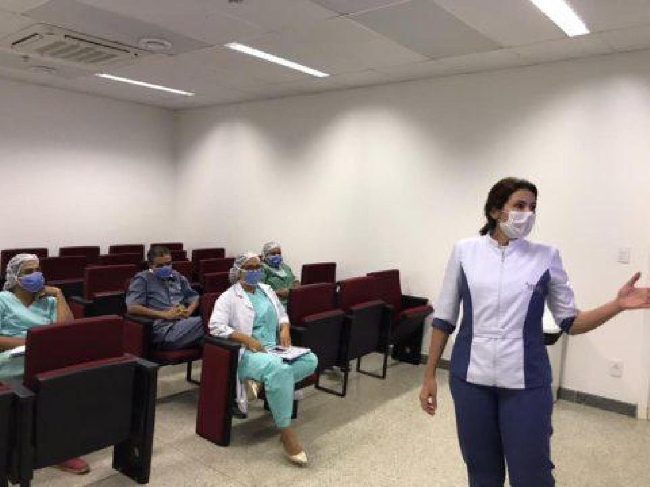  EQUIPE DO SERVIÇO DE ENDOSCOPIA DO HOSPITAL COSTA DO CACAU RECEBE TREINAMENTO PARA PREVENÇÃO DE INFECÇÕES E PROPAGAÇÃO DO NOVO CORONAVÍRUS