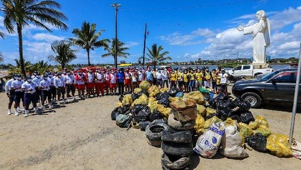 BOMBEIROS, MARINHA E PREFEITURA RECOLHEM DUAS TONELADAS DE LIXOS NAS PRAIAS DE ILHÉUS E PORTO SEGURO