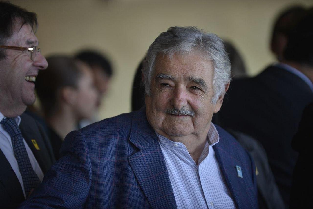 PEPE MUJICA É ELEITO SENADOR NO URUGUAI