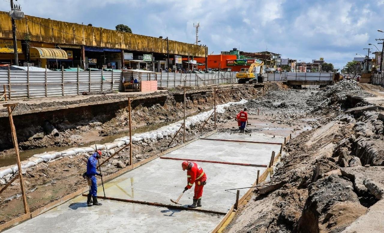 PREFEITURA DE ILHÉUS INICIA ETAPA DE CONCRETAGEM NO CANAL DO MALHADO