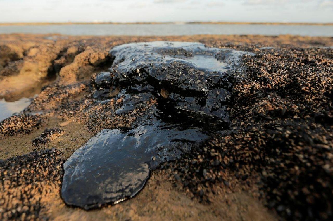 QUATRO MIL TONELADAS DE ÓLEO JÁ FORAM RETIRADAS DE PRAIAS NORDESTINAS