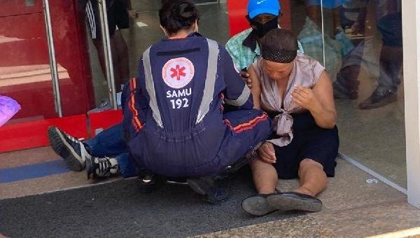 IDOSA PASSA MAL NA FILA EXTERNA DO BRADESCO EM ILHÉUS