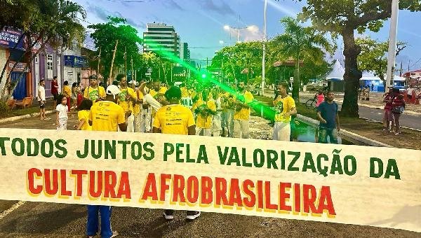 BLOCOS AFRO E AFOXÉS CELEBRAM ANCESTRALIDADE E LEVAM MUSICALIDADE NEGRA AO CARNAVAL CULTURAL DE ILHÉUS