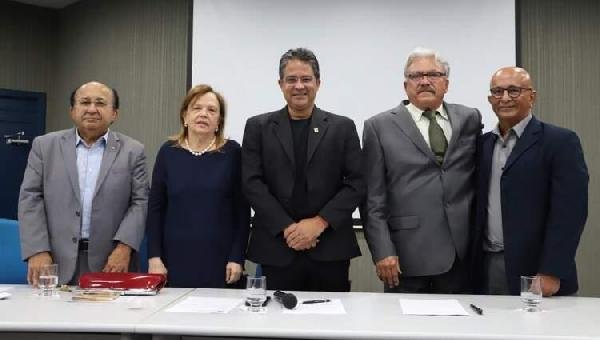 CONSELHO SUPERIOR DA UESC PRESTA HOMENAGEM AO PROFESSOR SOANE NAZARÉ DE ANDRADE