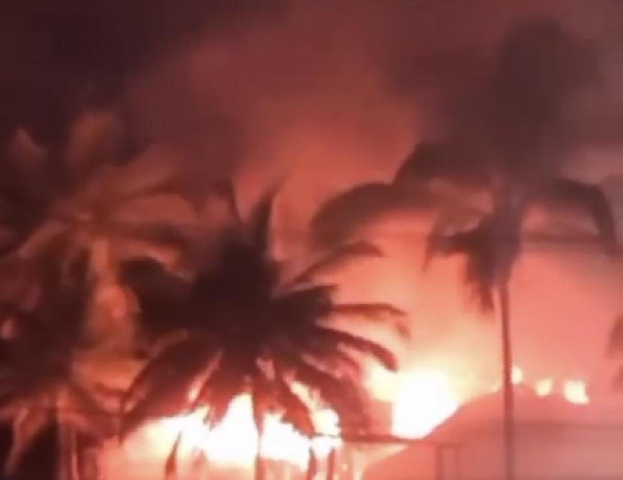 MORADORES DE RUA CAUSAM INCÊNDIO EM CABANA DE PRAIA DE ILHÉUS 