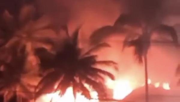 MORADORES DE RUA CAUSAM INCÊNDIO EM CABANA DE PRAIA DE ILHÉUS 