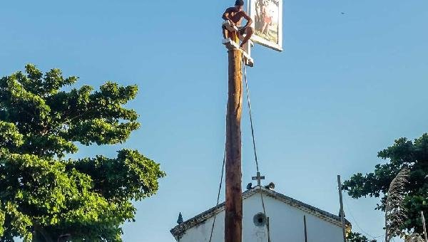  PUXADA DO MASTRO SERÁ SIMBÓLICA EM HOMENAGEM A SÃO SEBASTIÃO POR CONTA DA PANDEMIA