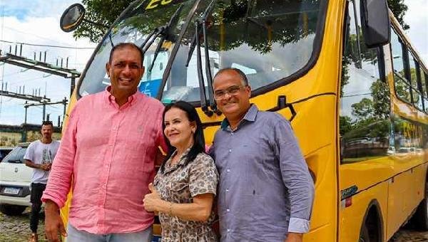 SEDUC RECEBE NOVO ÔNIBUS PARA TRANSPORTE DE ALUNOS DA REDE MUNICIPAL DE ILHÉUS 