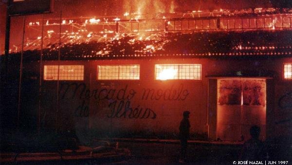 INCÊNDIO NO SHOPPING DO CAIS VAI COMPLETAR 25 ANOS