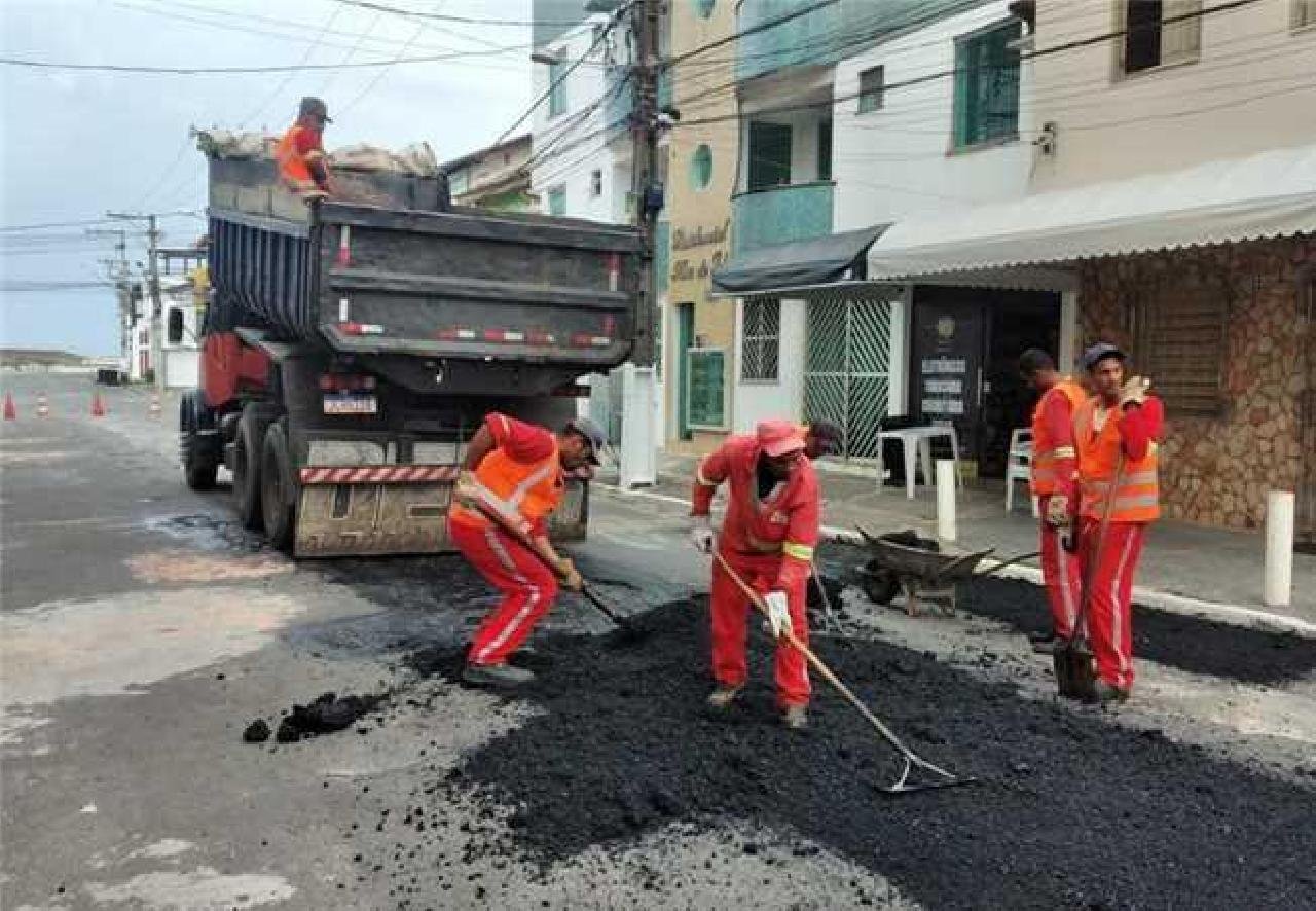 PREFEITURA DE ILHÉUS INTENSIFICA RECUPERAÇÃO DE VIAS EM DIVERSOS PONTOS DA CIDADE; CONFIRA SERVIÇOS 