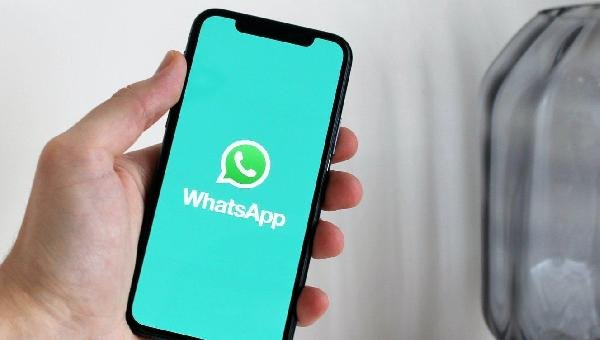 NOVA ATUALIZAÇÃO DO WHATSAPP PERMITE USAR MESMA CONTA EM QUATRO CELULARES