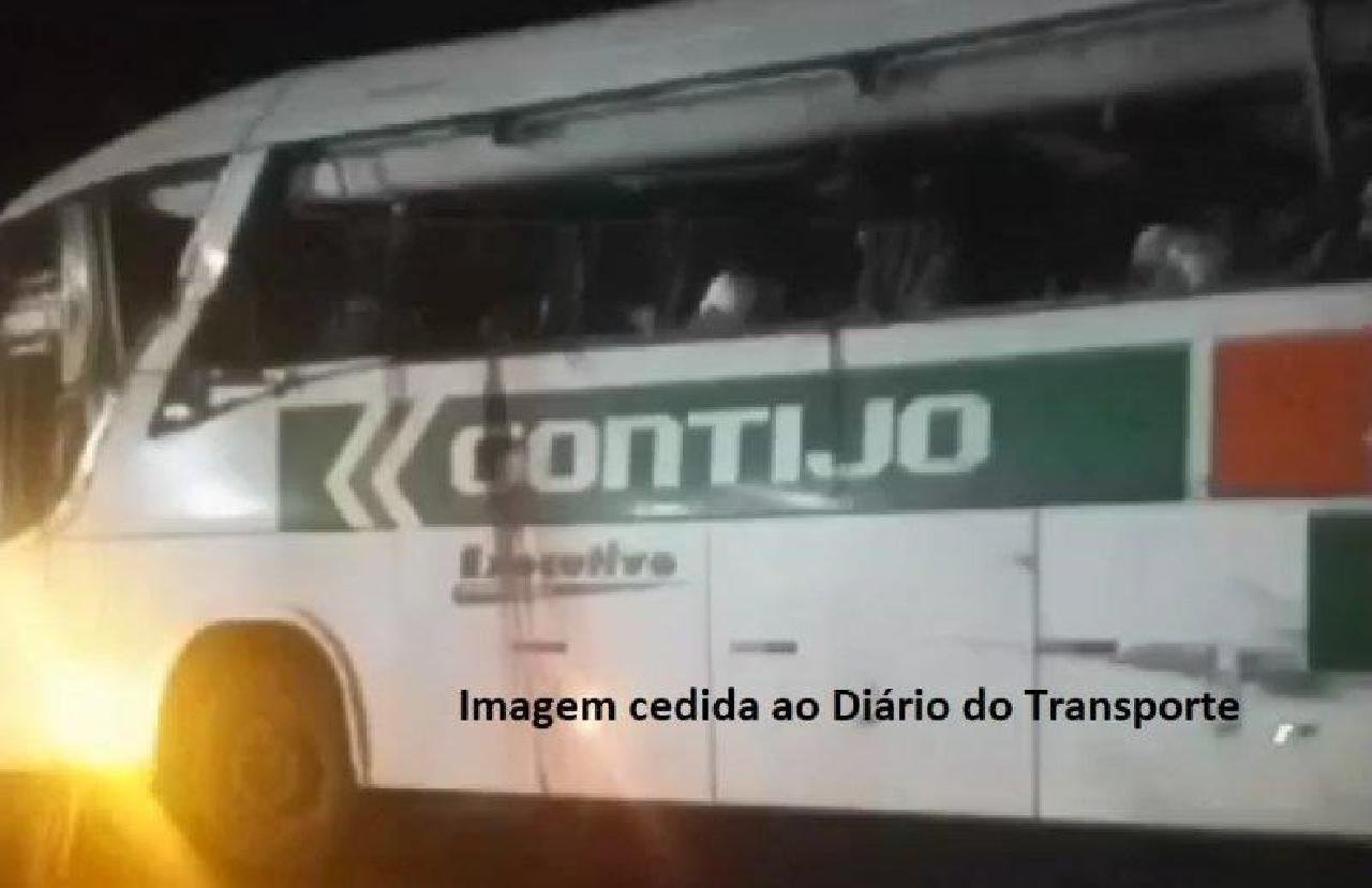 QUATRO PESSOAS MORRERAM EM UM ACIDENTE COM UM ÔNIBUS NA BR-101