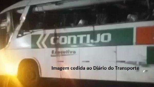 QUATRO PESSOAS MORRERAM EM UM ACIDENTE COM UM ÔNIBUS NA BR-101