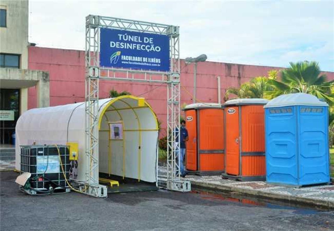 FACULDADE DE ILHÉUS DOA TÚNEL DE DESINFECÇÃO PARA O CENTRO COVID-19