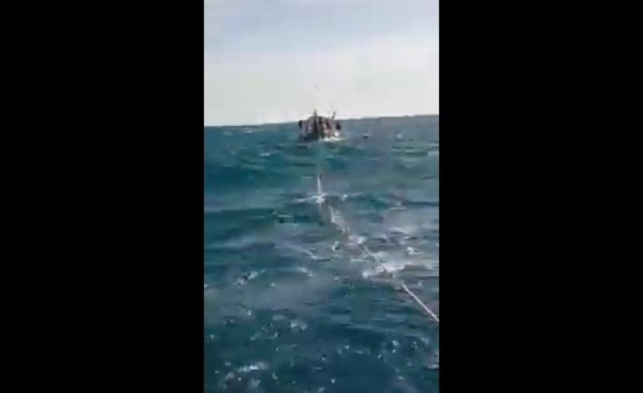 VÍDEO: À DERIVA DESDE SÁBADO, PESCADORES ILHEENSES SÃO RESGATADOS PRÓXIMO A ITACARÉ