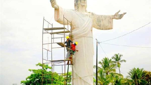 INICIADA RESTAURAÇÃO DO CRISTO REDENTOR DE ILHÉUS