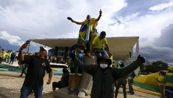 SOLENIDADE EM DEFESA DA DEMOCRACIA