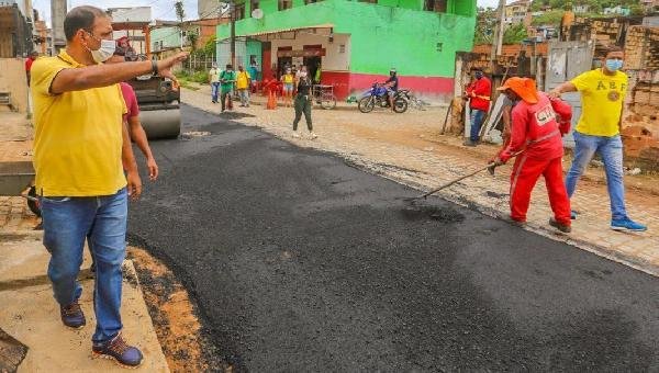 PREFEITO MÁRIO ALEXANDRE VISTORIA ASFALTO NA RUA DO CANO 