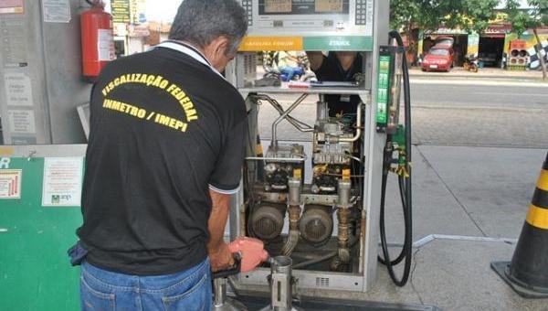 OPERAÇÃO ENCONTRA IRREGULARIDADES EM POSTOS DE COMBUSTÍVEIS