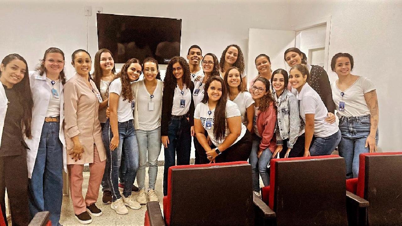 HRCC ORIENTA ESTUDANTES DE ENFERMAGEM DURANTE VISITA PARA APRENDIZADO PRÁTICO