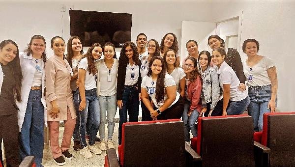 HRCC ORIENTA ESTUDANTES DE ENFERMAGEM DURANTE VISITA PARA APRENDIZADO PRÁTICO