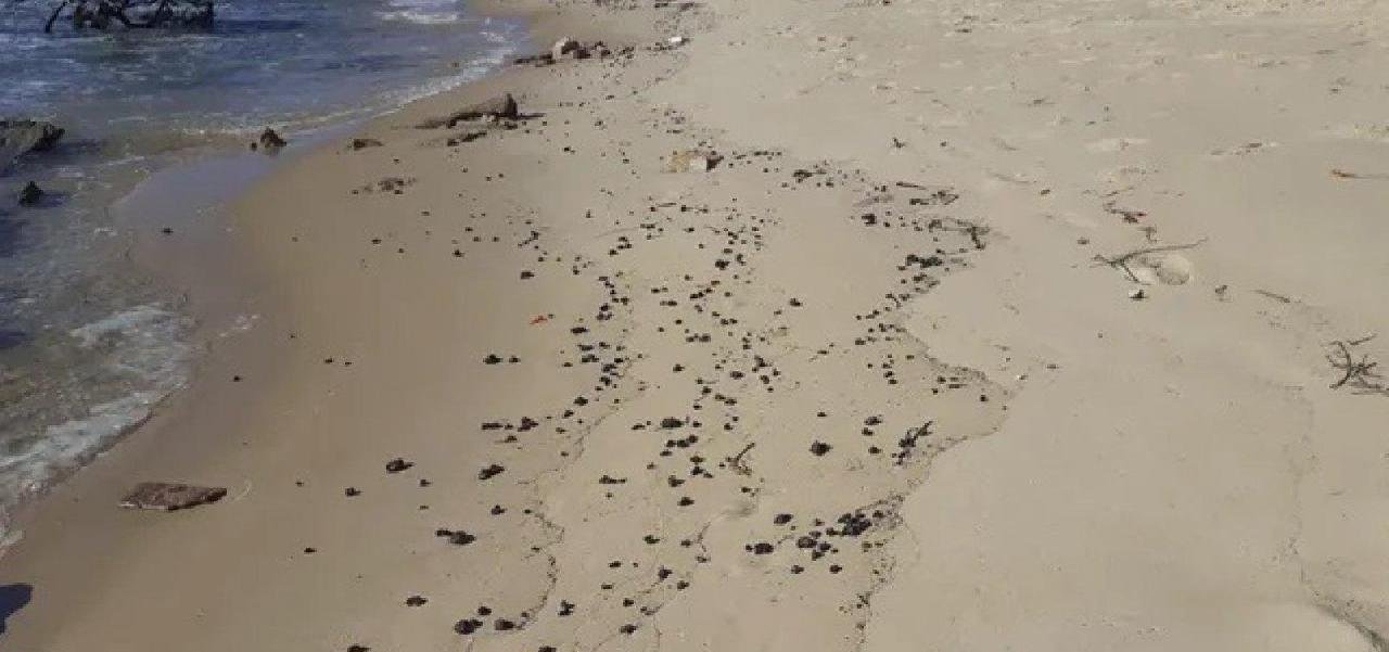 MANCHAS DE ÓLEO SÃO ENCONTRADAS EM PRAIAS DE ILHÉUS