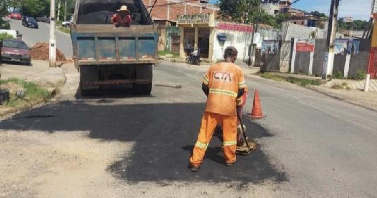 CONCLUÍDOS SERVIÇOS DE OPERAÇÃO TAPA-BURACOS EM 14 LOCALIDADES DE ILHÉUS