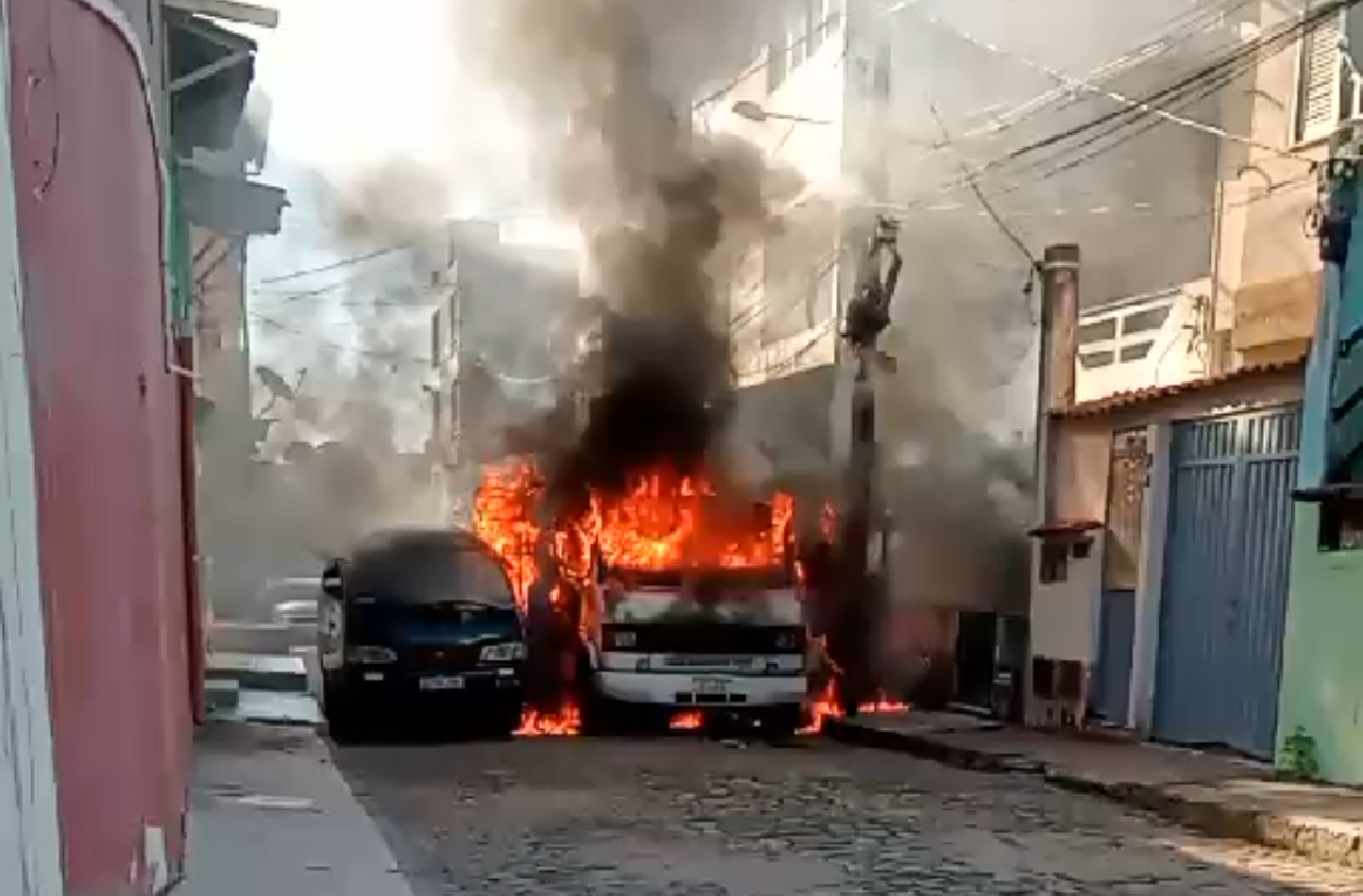 CAMINHÃO PEGA FOGO NO MALHADO EM ILHÉUS