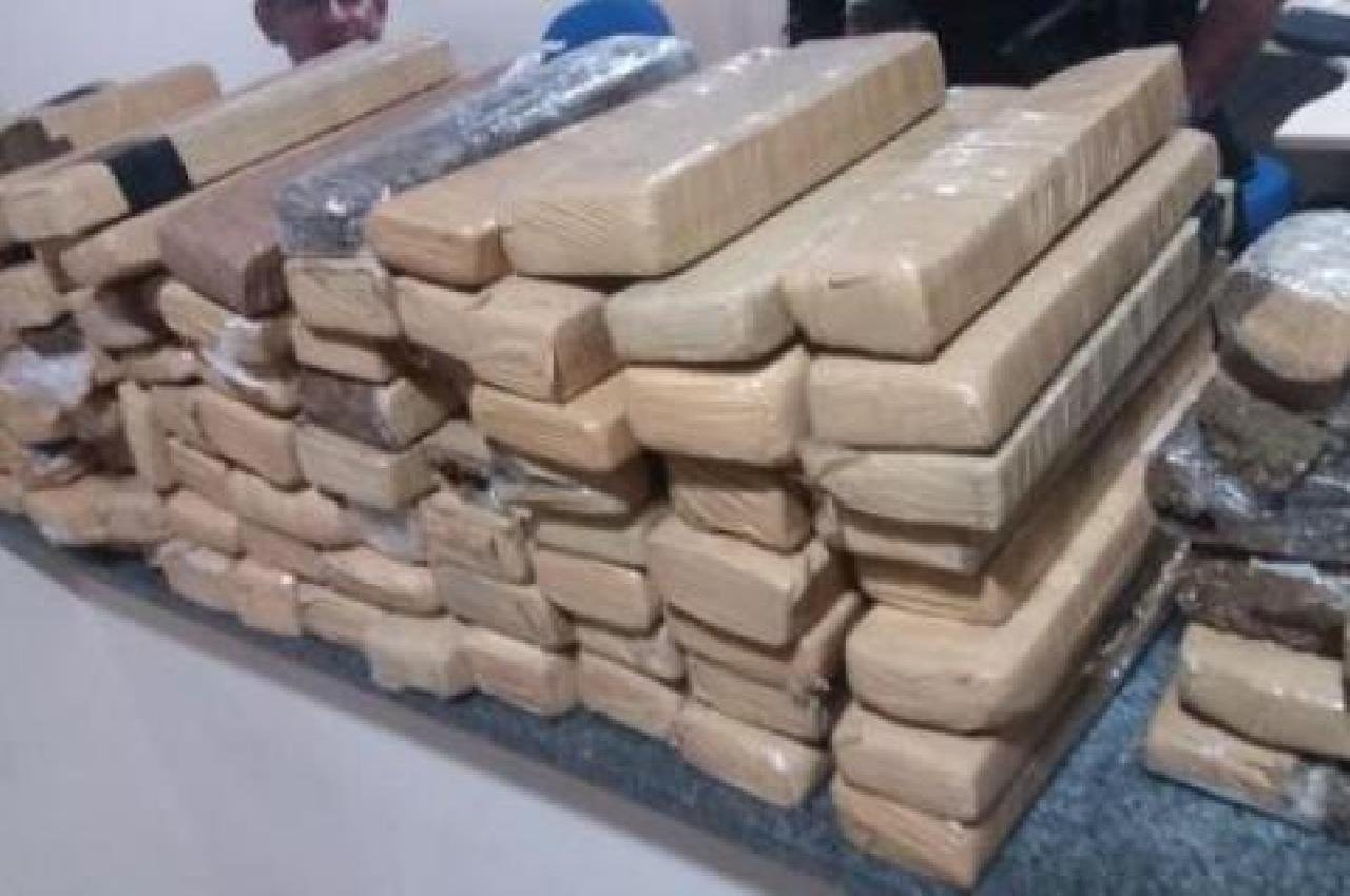 AÇÃO CONJUNTA ENTRE PRF E PM APREENDE 150KG DE MACONHA EM ITABUNA