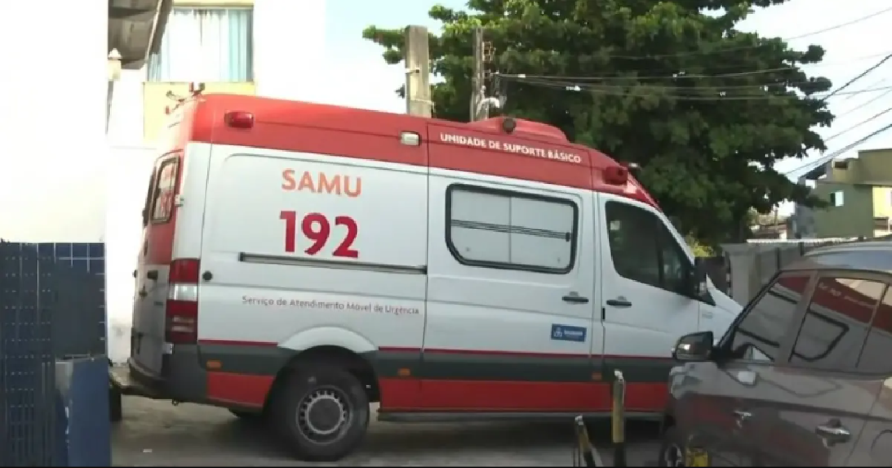 HOMEM ROUBA AMBULÂNCIA DO SAMU E COMETE ASSALTOS EM SALVADOR