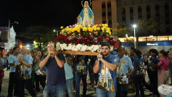 "MOMENTO SAGRADO", DIZ VALDERICO AI PARTICIPAR DA CAMINHADA COM A VIRGEM MARIA