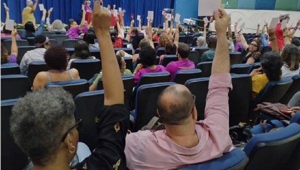 PROFESSORES DA UESC E OUTRAS UNIVERSIDADES ESTADUAIS APROVAM ESTADO DE GREVE