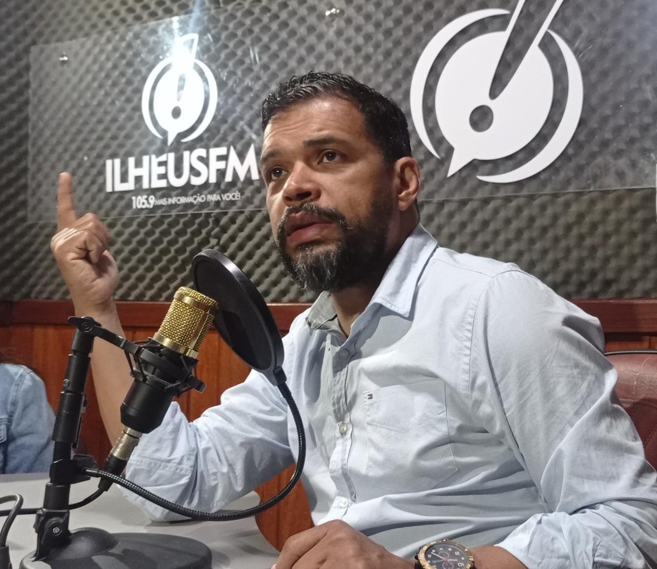 JERBSON MORAES DEFENDE ROMPIMENTO IMEDIATO DE CONTRATO COM EMPRESAS DE ÔNIBUS EM ILHÉUS: "NÃO DÁ MAIS"