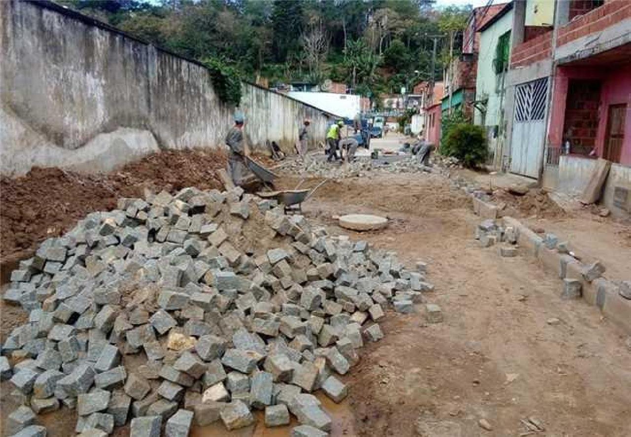 PREFEITURA DE ILHÉUS RETOMA OBRAS DE PAVIMENTAÇÃO NA VILA FREITAS 