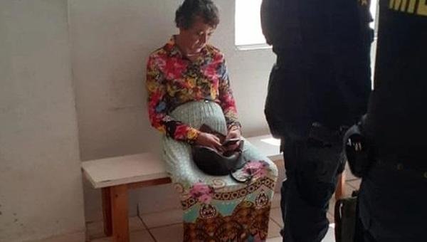 VESTIDO DE MULHER MECÂNICO É PRESO APÓS TENTAR FAZER PROVA DO DETRAN NO LUGAR DA MÃE