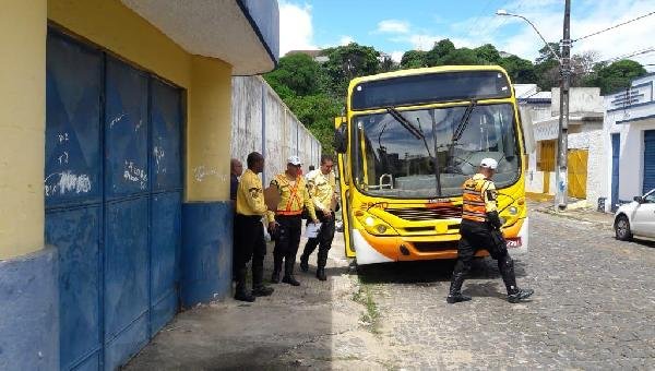 SUTRAM VISTORIA MAIS VEÍCULOS QUE FAZEM TRANSPORTE COLETIVO DO MUNICÍPIO