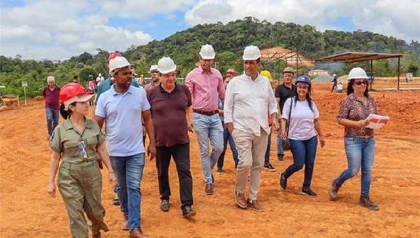 MÁRIO ALEXANDRE VISTORIA ÁREA DESTINADA À CONSTRUÇÃO DE UNIDADES HABITACIONAIS NO SALOBRINHO