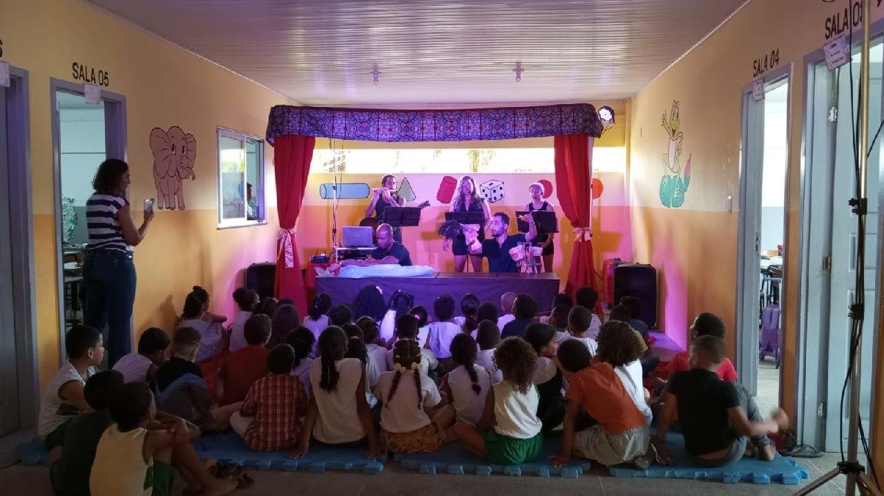 TEATRO POPULAR DE ILHÉUS COMEMORA SEMANA DAS CRIANÇAS COM ESPETÁCULO INFANTIL NAS ESCOLAS