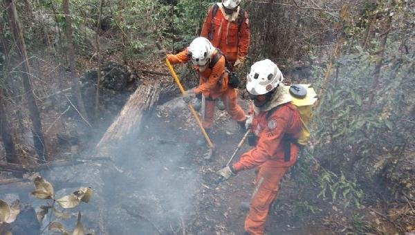 CHAPADA DIAMANTINA: FOGO É EXTINTO EM BONITO E CONTINUA EM RIO DE CONTAS