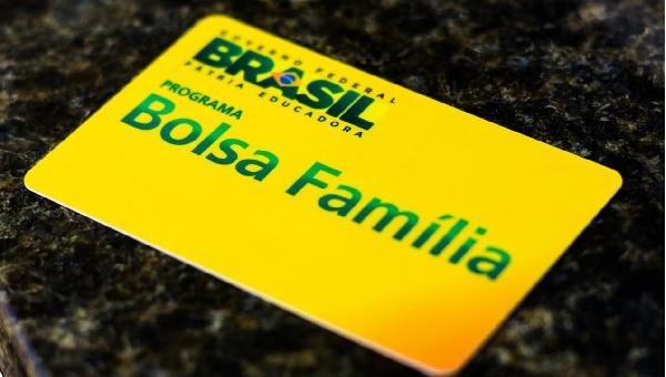 GOVERNO PAGA 13° DO BOLSA FAMÍLIA COM VERBA DE APOSENTADORIA E PENSÕES