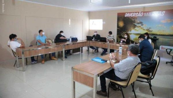 REUNIÃO COM MP DISCUTE AÇÕES PARA CONTER AVANÇO DA MARÉ NO LITORAL NORTE DE ILHÉUS