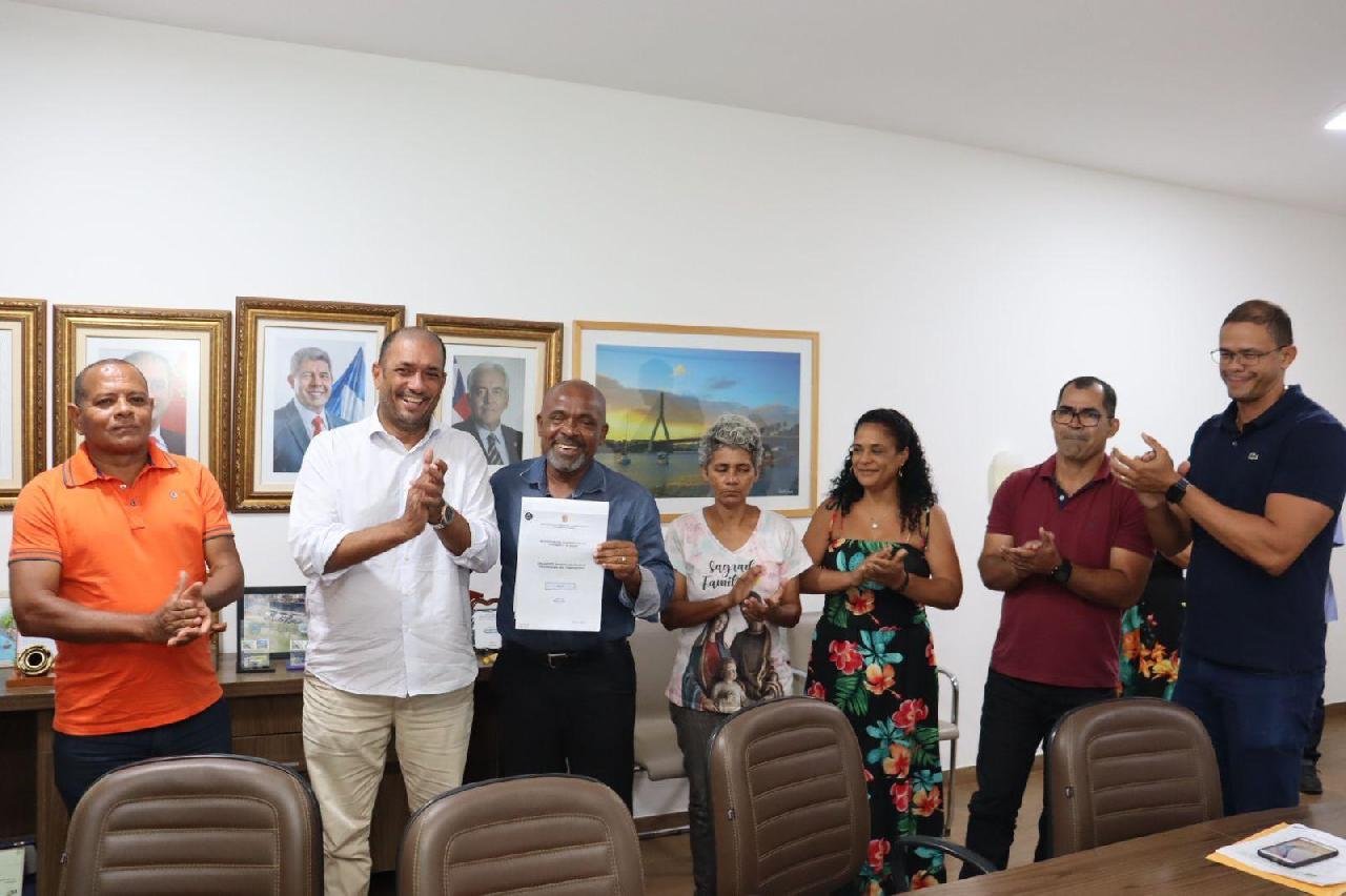 MÁRIO ALEXANDRE SE REÚNE COM MORADORES DA ZONA NORTE DE ILHÉUS E APRESENTA PACOTES DE SERVIÇOS 