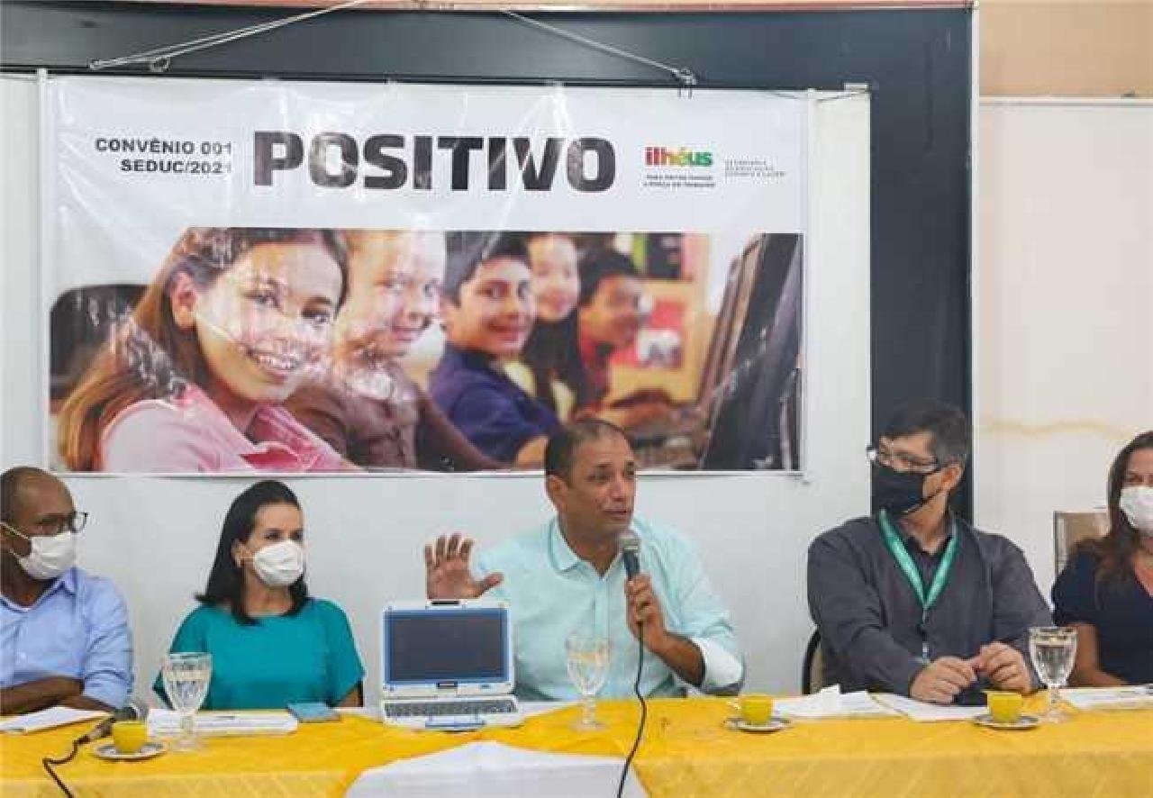  PREFEITURA DE ILHÉUS E POSITIVO FIRMAM CONVÊNIO PARA EDUCAÇÃO