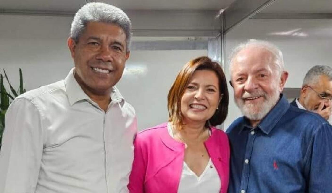 ADÉLIA ACOMPANHA AGENDA DE LULA, AO LADO DE JERÔNIMO E RUI COSTA, EM FEIRA DE SANTANA