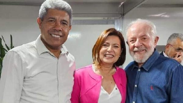 ADÉLIA ACOMPANHA AGENDA DE LULA, AO LADO DE JERÔNIMO E RUI COSTA, EM FEIRA DE SANTANA