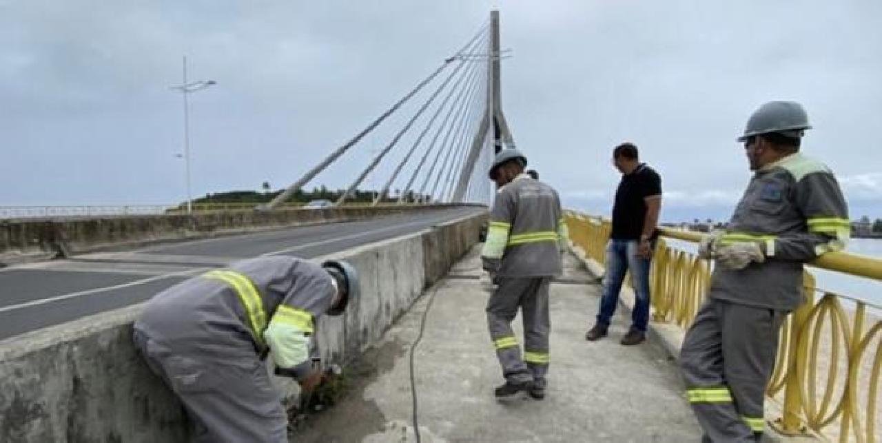 APÓS PERÍODO APAGADO POR FURTO DE FIAÇÃO, PONTE JORGE AMADO PASSA POR MANUTENÇÃO 