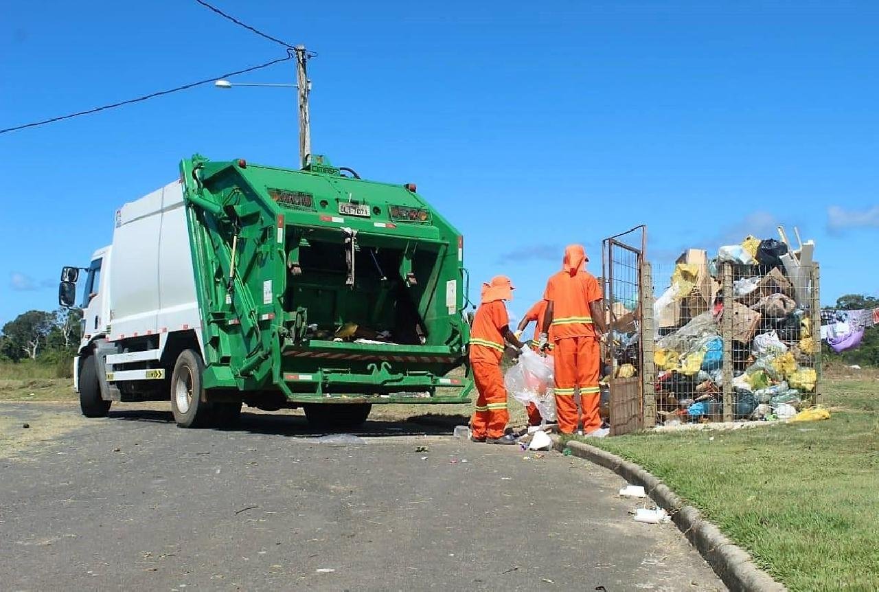 COLETA DE LIXO EM ILHÉUS É MANTIDA E SETOR ORIENTA POPULAÇÃO