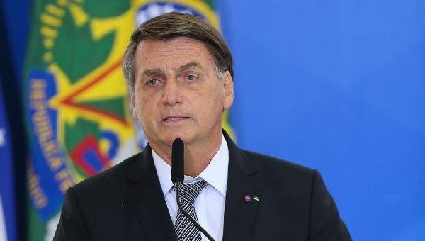 BOLSONARO MUDA DE POSIÇÃO E DIZ QUE DEVE PARTICIPAR DE DEBATE ELEITORAL: "VOU SER FUZILADO"